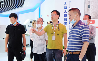 重庆市北碚区一行领导对星亿注册科技总部进行参观调研